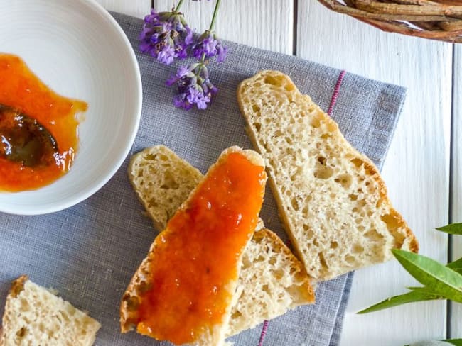 Confiture d'abricots amandes, fève tonka