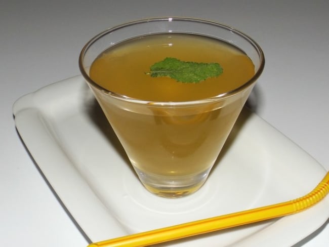 Thé glacé pamplemousse, vinaigre de cidre et menthe