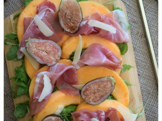 Planche à l'italienne originale et de saison : figues, jambon, melon