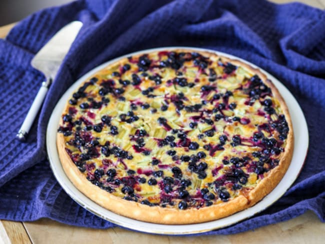 Tarte toute simple à la rhubarbe et au cassis