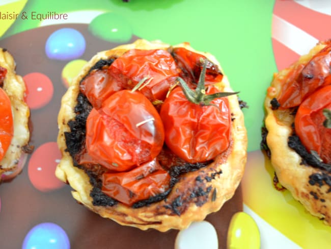 Tartelettes à la tapenade et tomates rôties au miel