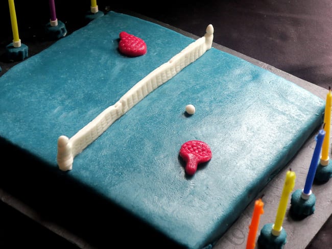 Gâteau d'anniversaire design table de ping-pong