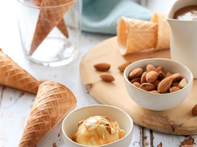 Glace maison légère au lait d'amandes