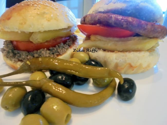 Hamburgers merguez oeufs brouillés et viande hachée maison