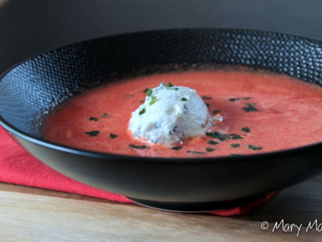 Besoin de fraîcheur ? Soupe glacée de pastèque à la ricotta