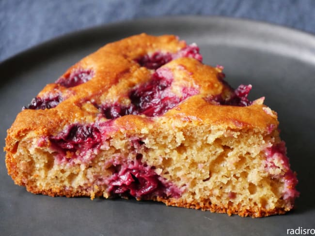 Gâteau au yaourt cerises amande