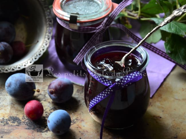 Confiture de prunes violettes du jardin