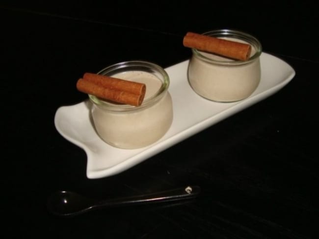 Panna cotta au café et à la cannelle