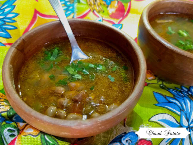 Bouillon de haricot frais et viande maturée