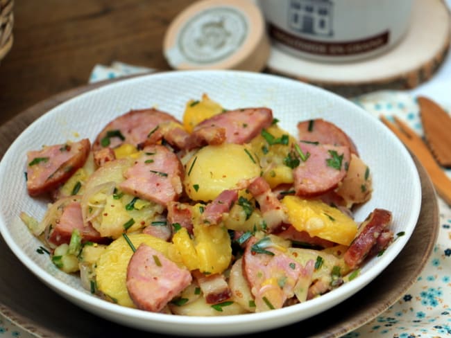 Salade de pommes de terre à la saucisse fumée