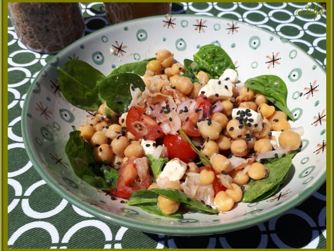 Salade de pois chiches, pousses d'épinard et pancetta