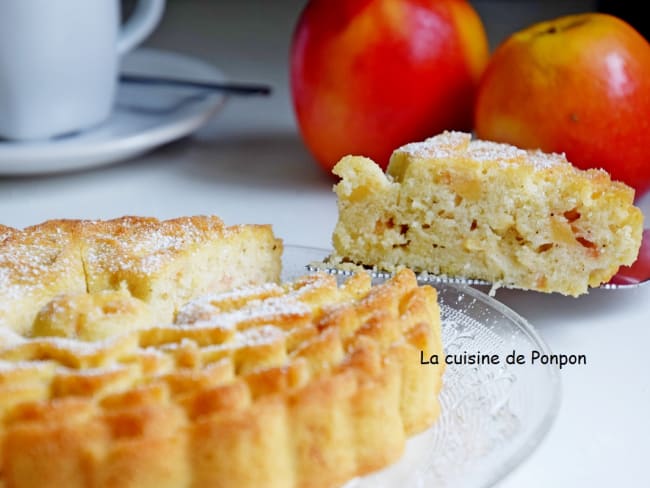 Gâteau hyper moelleux à la pomme, écorce de combava et blancs d'oeufs