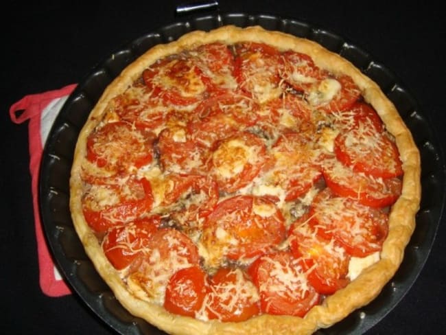 Tarte aux tomates, au caviar d'aubergines et au gorgonzola