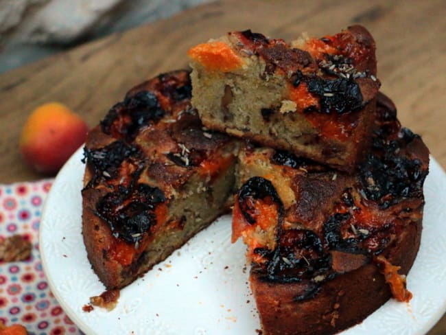 Gâteau aux abricots, aux noix et à la lavande de Yotam Ottolenghi