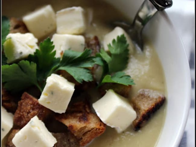 Velouté de céleri et poireaux , croutons et Bleu de Bresse