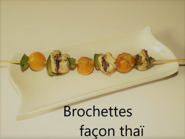 Brochettes façon thaï au poulet, tomates cerises et poivron vert