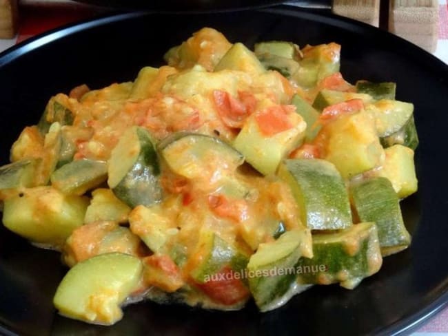 Poêlée light de courgettes et tomates à la crème au curry