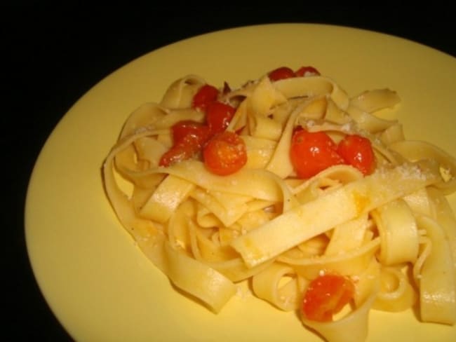 Pâtes aux tomates cerises et au basilic