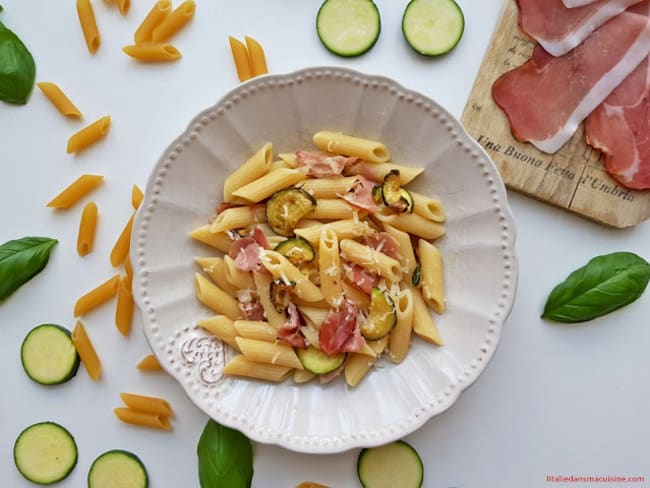 Mezze penne, courgettes et speck