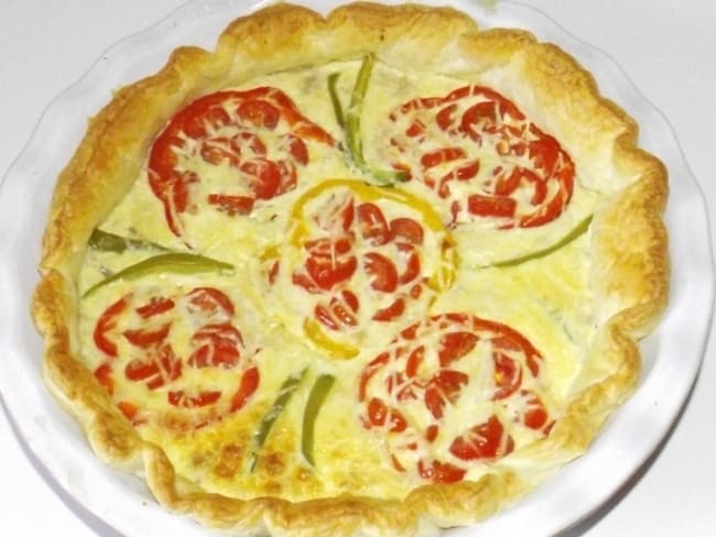 Tarte aux poivrons, aux tomates cerises et au thon