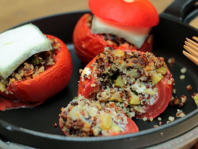 Tomates farcies au fromage de chèvre, quinoa et pistaches