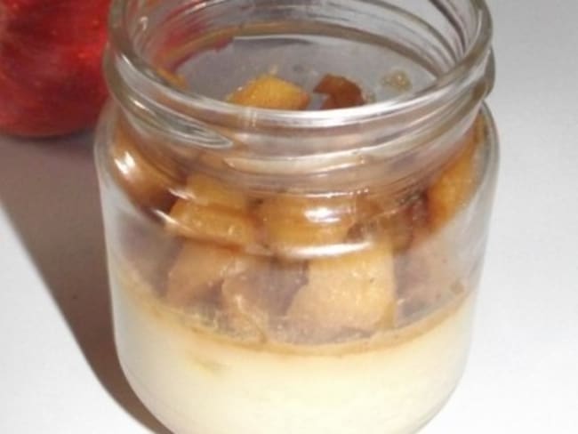 Panna cotta au caramel au beurre salé et aux pommes caramélisées