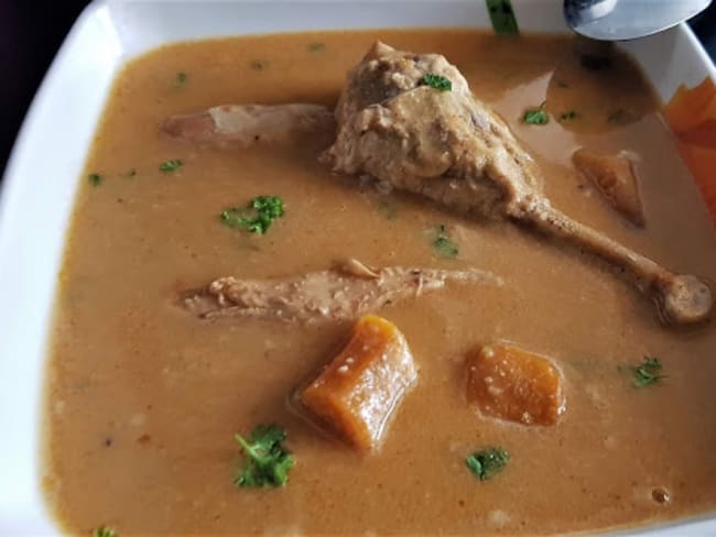 Soupe de Poulet aux Arachides