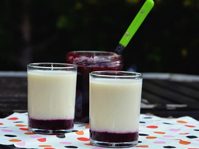 Blanc-manger et confiture de mûres en verrines