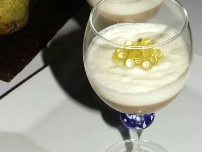 Verrines mousse chocolat noir et poire aux perles de Citron