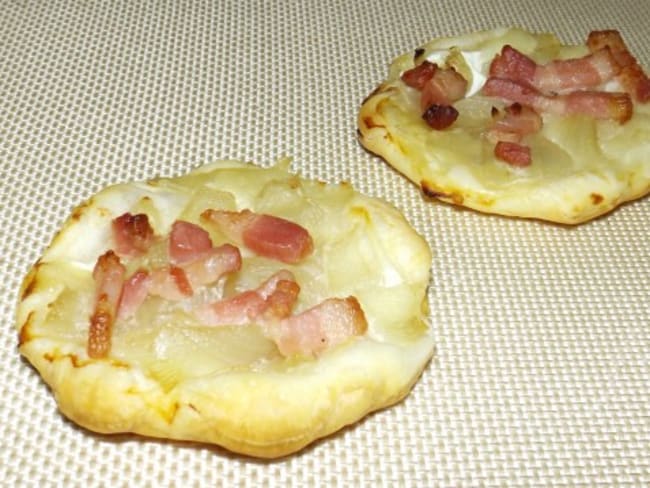 Tartelette aux oignons et aux lardons façon flammekueche allégée