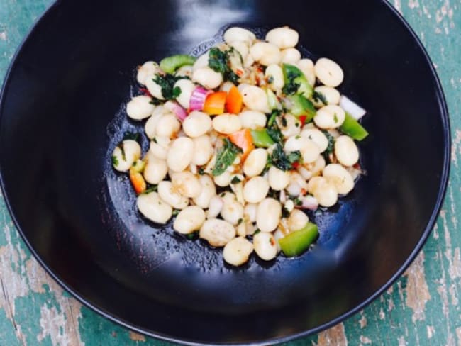 Salade de haricots, coco de Paimpol, herbes fraîche et sauce pimentée douce