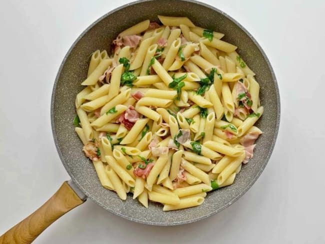 Pâtes au speck, roquette et grana padano