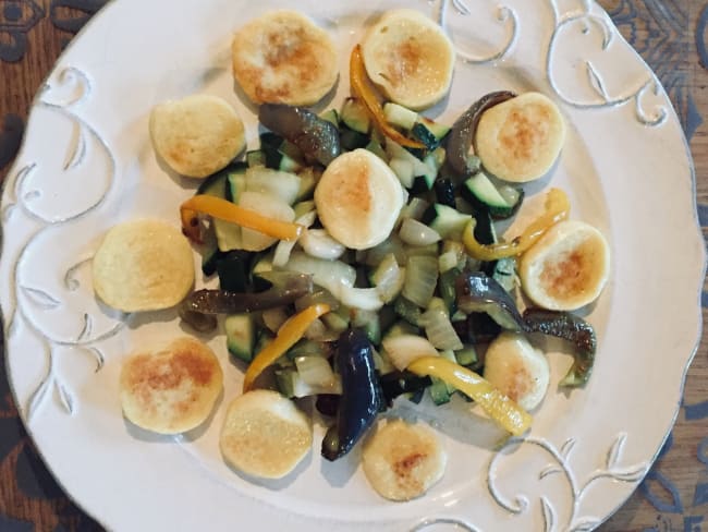 Salade de courgettes, poivrons et quenelles de brochet