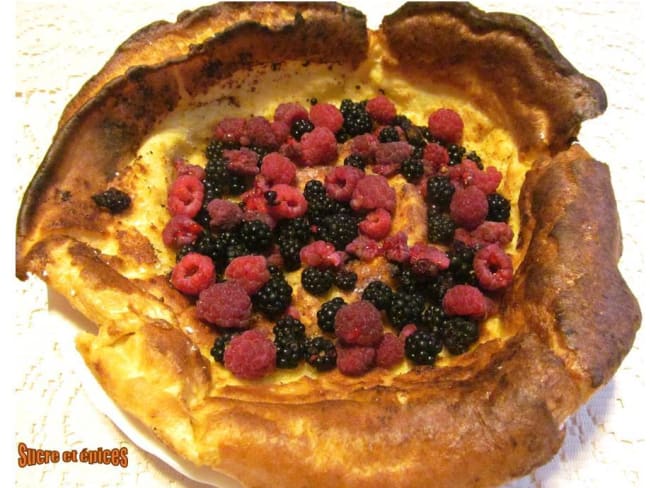 Dutch baby pancake aux fruits rouges