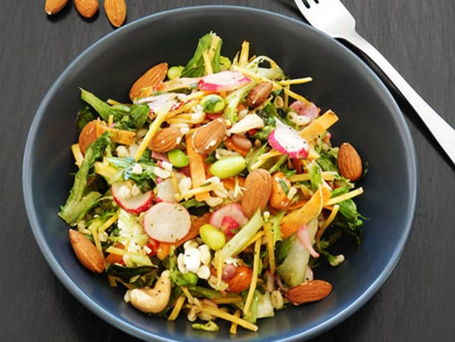 Buddha Bowl au chèvre, légumes et fruits secs