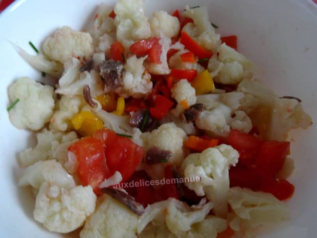 Salade de chou-fleur aux légumes et anchois