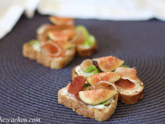 Tartines aux figues, jambon de Bayonne et fromage de chèvre