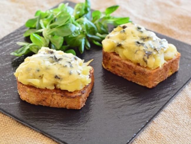 Pain perdu aux pommes caramélisées et Bleu d'Auvergne