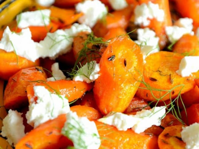 Carottes au cumin, fromage de chèvre, sauce au miel et citron, d'après la Cheffe Sabrina Ghayour