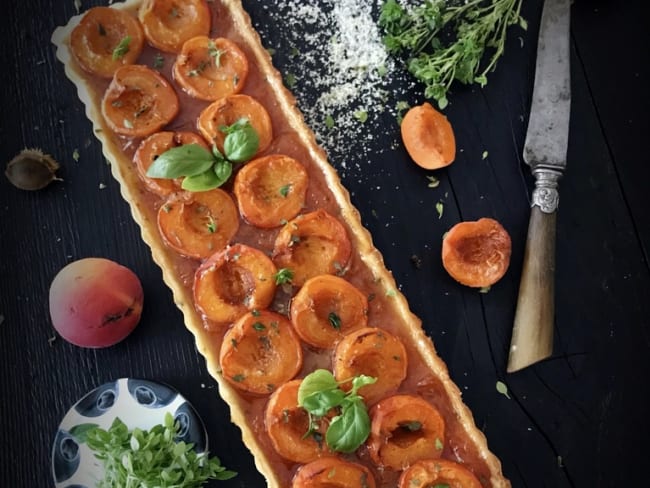 Tarte aux deux abricots et basilic