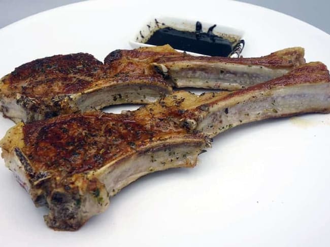 Côtelettes d'agneau grillées au vinaigre