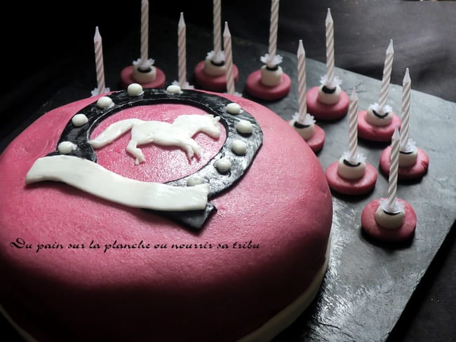 Gâteau d'anniversaire pour fan de cheval