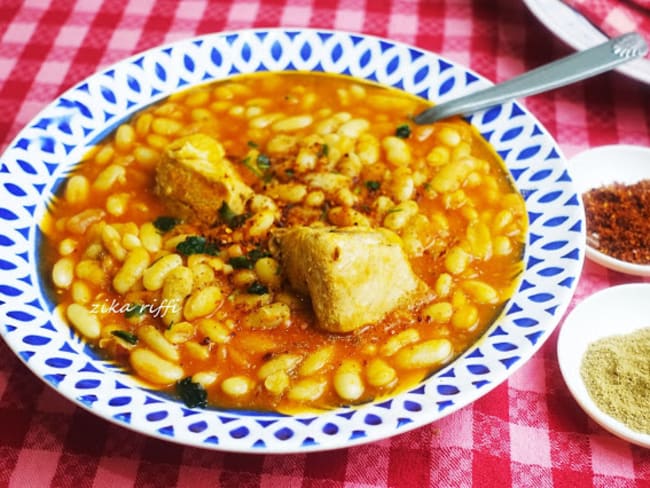 Ragoût de haricots roses frais au poulet