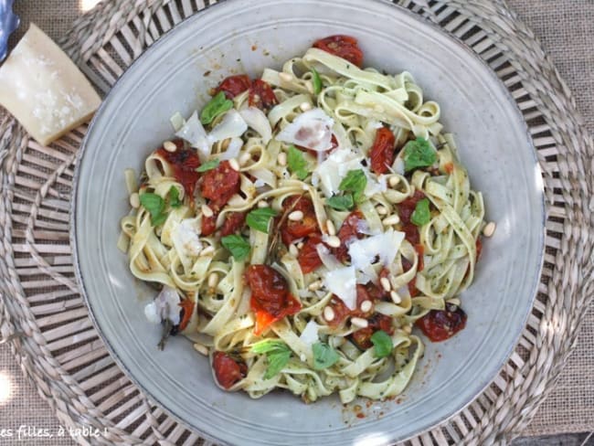 Pâtes aux tomates cerises confites et pesto