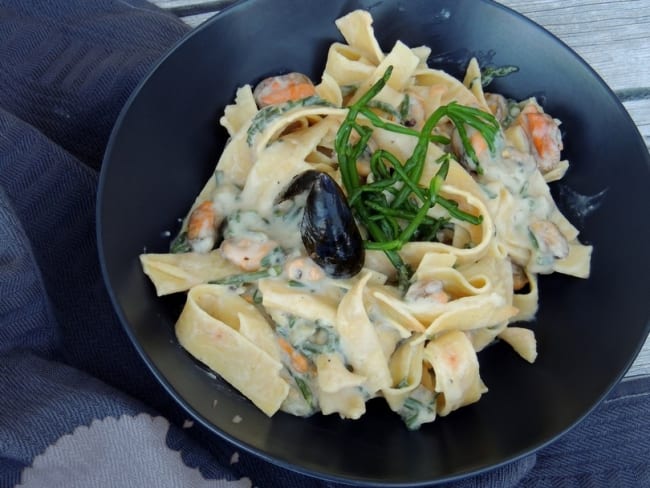 Tagliatelles maison aux moules et salicorne, sauce légère anisée