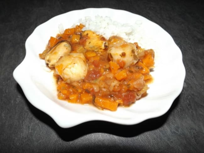 Noix de St-Jacques au concassé de tomates au basilic et aux légumes