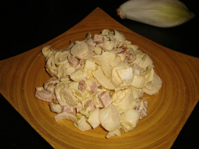 Salade d'endives au cervelas et aux noix