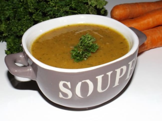 Soupe aux carottes à l'ail et au persil