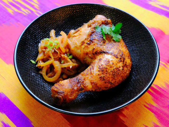 Poulet braisé Yassa de la cuisine africaine