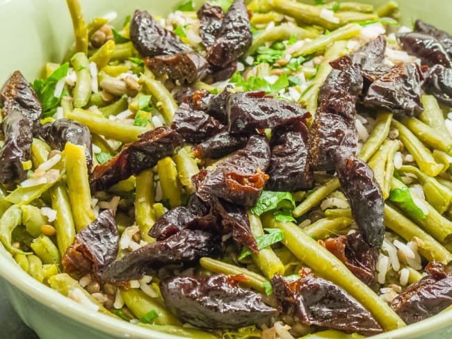 Salade de riz aux lentilles, haricots verts et pruneaux